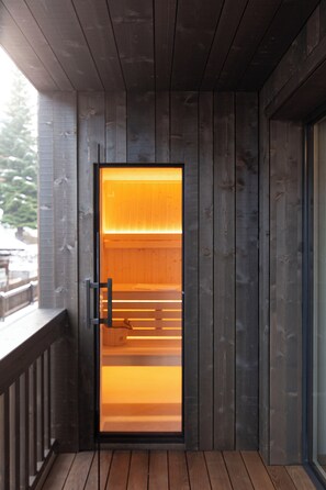 Premium Ferienwohnung mit Sauna & Balkon | Soundproofing, cots/infant beds, free WiFi, bed sheets