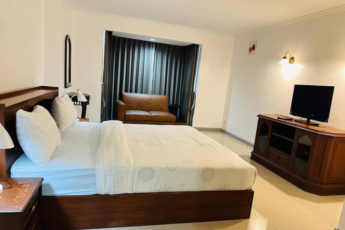 Apartemen Premier | 1 kamar tidur, brankas, meja kerja, dan setrika/meja setrika