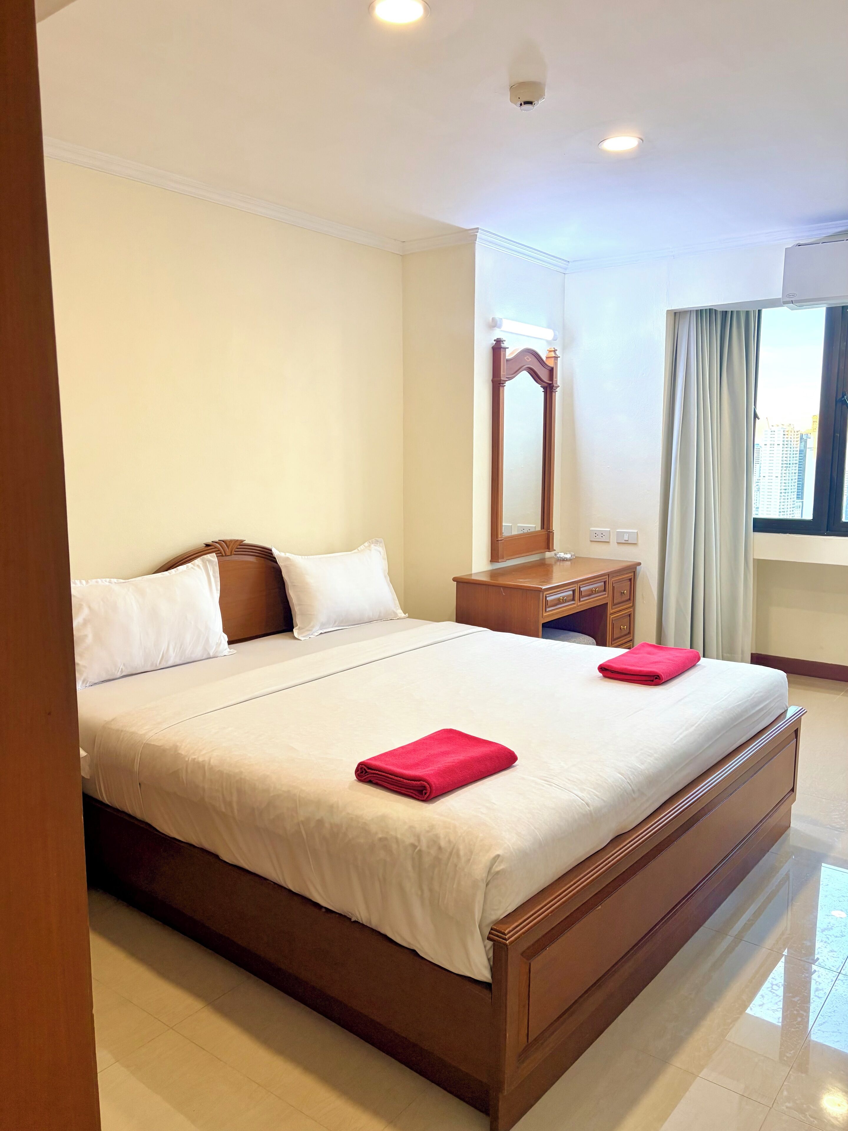 In-room safe, desk, iron/ironing board, free WiFi