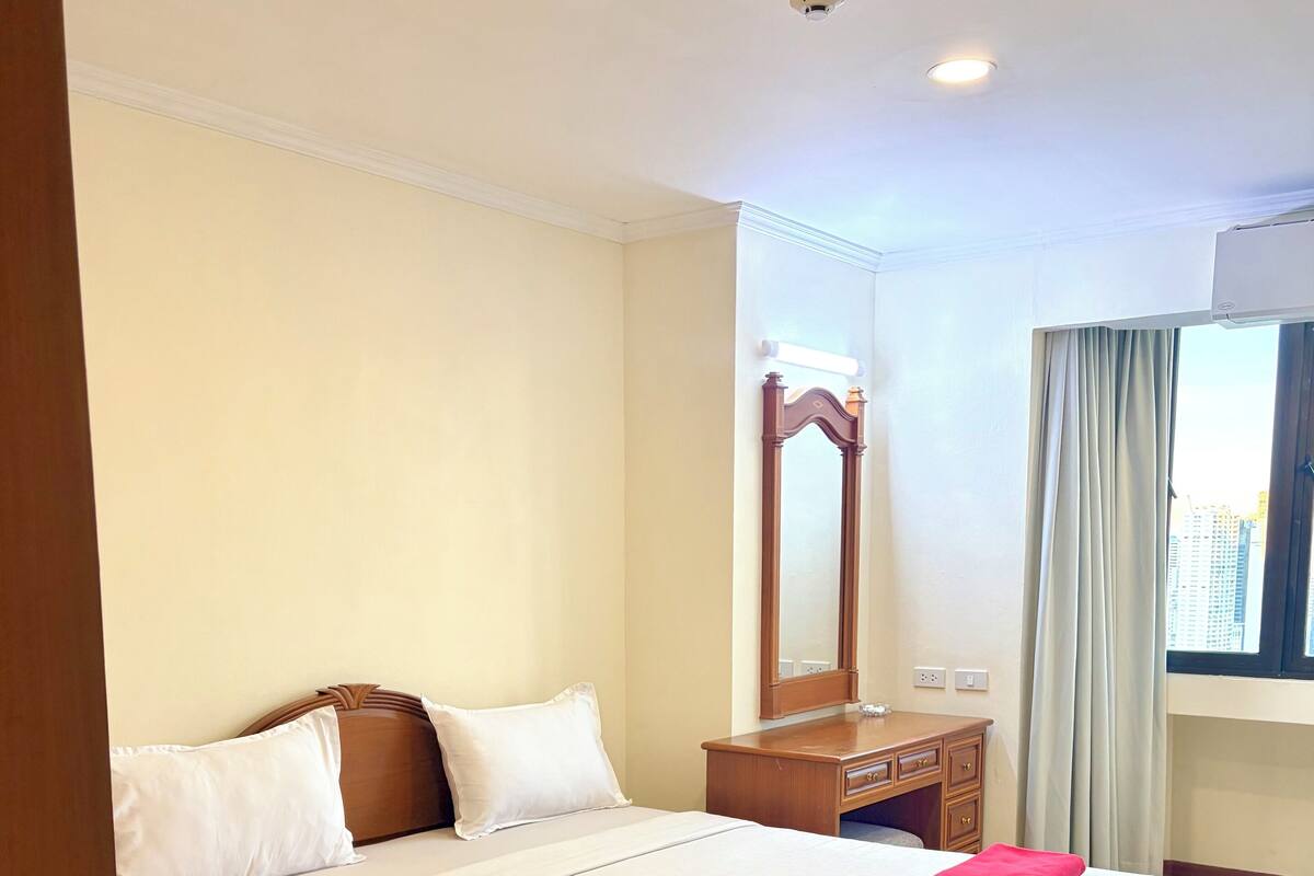 In-room safe, desk, iron/ironing board, free WiFi