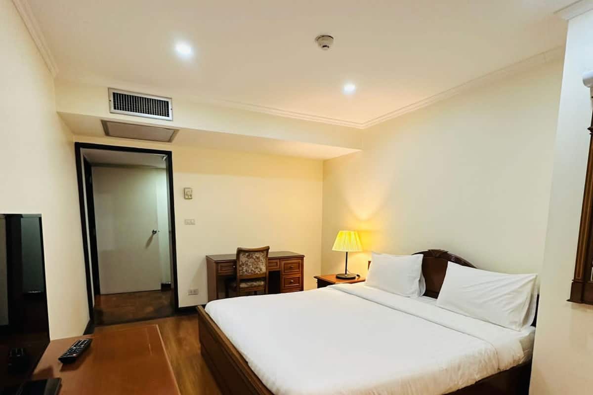 Apartemen Premium | 1 kamar tidur, brankas, meja kerja, dan setrika/meja setrika