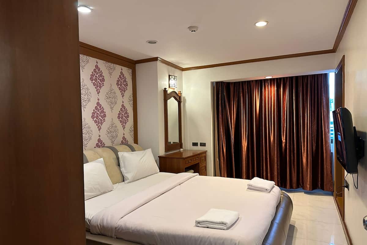 Apartemen Kota | 1 kamar tidur, brankas, meja kerja, dan setrika/meja setrika