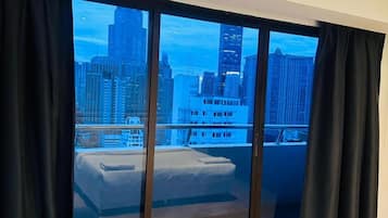 Signature Apartment | 1 bedroom, in-room safe, desk, iron/ironing board