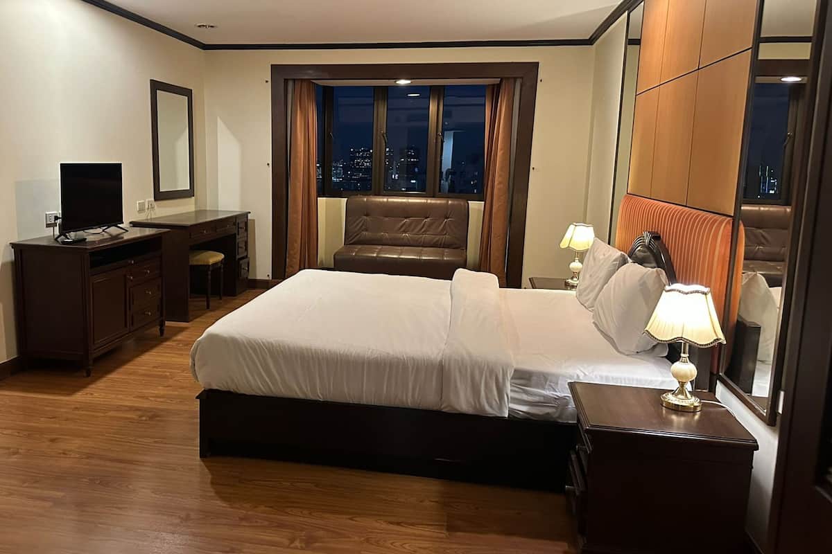 Kamar Double Ekonomi | 1 kamar tidur, brankas, meja kerja, dan setrika/meja setrika