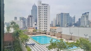 Outdoor pool - Direct Rooms at Omni Complex Nana (Bangkok)
