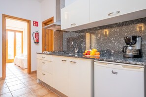 Fridge, coffee/tea maker, toaster, highchair