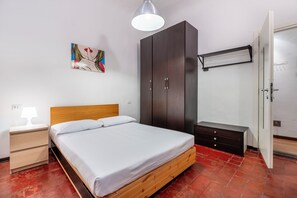 1 chambre, fer et planche Ă repasser, Wi-Fi gratuit, draps fournis