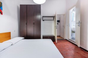 1 habitación, tabla de planchar con plancha, wifi gratis y ropa de cama 