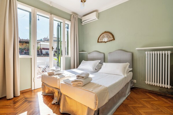 3 bedrooms, iron/ironing board, free WiFi, bed sheets - Maggio 54 - Three Bedroom Apartment, Sleeps 6 (Florence)