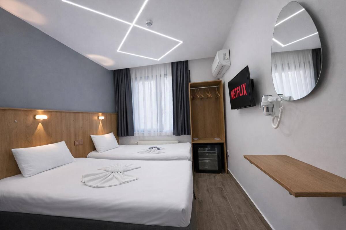 Classic Twin Room, 2 Twin Beds, Ensuite, City View | Egyptian cotton sheets, premium bedding, Tempur-Pedic beds, minibar