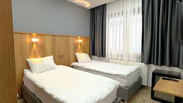 Classic-Zweibettzimmer, 2 Einzelbetten, mit Bad, Stadtblick