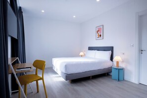 Superior Double Room | Hypo-allergenic bedding, down comforters, memory foam beds, desk - Hotel Gran Vía by gaiarooms (Salamanca)