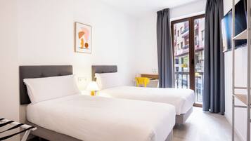 Habitación estándar doble | Ropa de cama hipoalergénica, colchones viscoelásticos, escritorio
