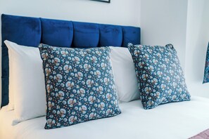 2 quartos, ferros/tábuas de passar roupa, Wi-Fi, roupa de cama