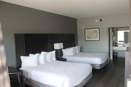 Desk, laptop workspace, iron/ironing board, free WiFi