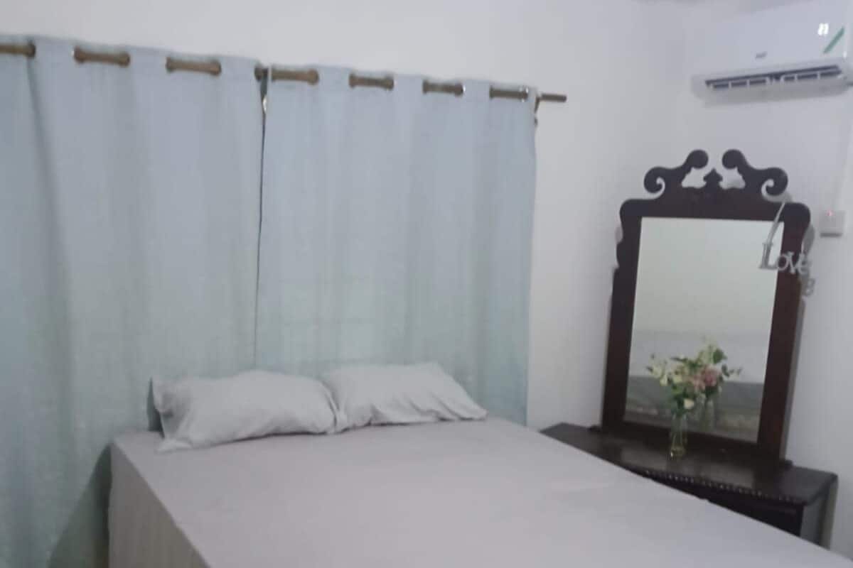 1 bedroom, bed sheets