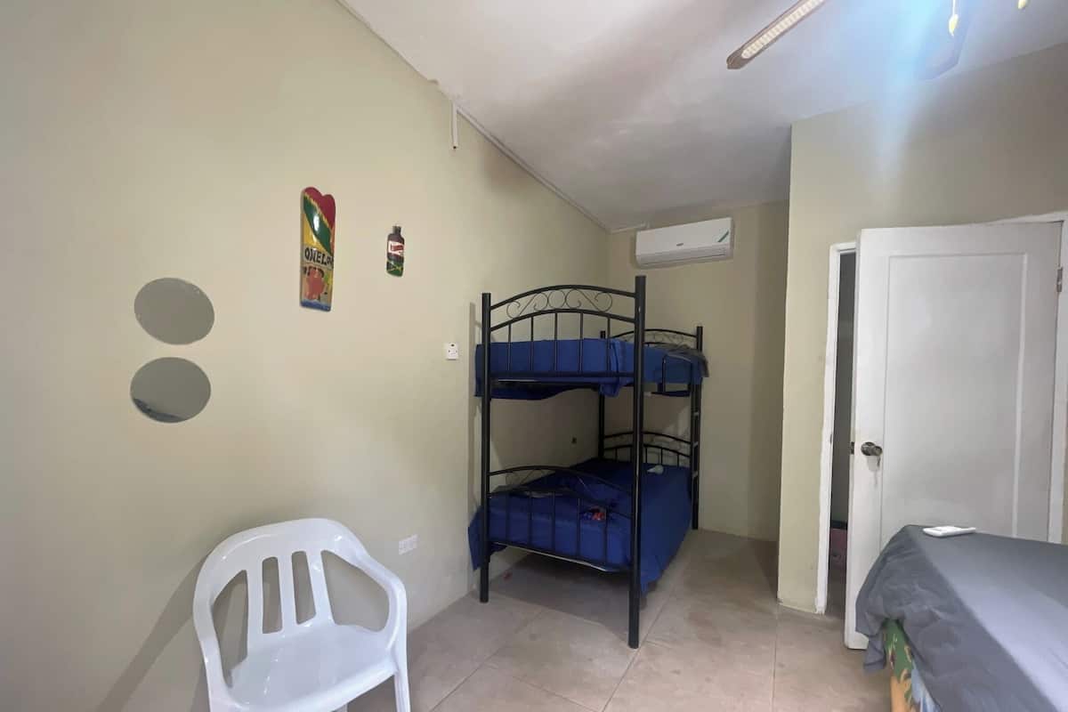 1 habitación y ropa de cama