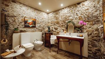 Dusche, Whirlpool, Haartrockner, Bidet