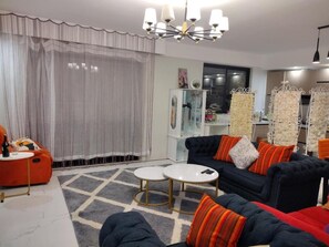 TV - Lenayan Park View Deluxe King Room (Nairobi)