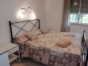 2 bedrooms, iron/ironing board, WiFi, bed sheets