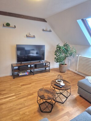 Smart TV, books - Ferienwohnung Fachwerkzauber - Tradition Trifft auf Komfort - (Monschau)