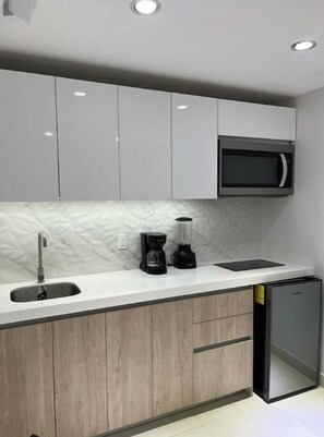Microwave, stovetop, coffee/tea maker, blender - 01DKExclusive-Happiness is.?.?. (Playa del Carmen)