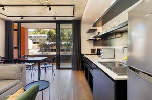 Fridge, microwave, oven, stovetop - Modern Apartment in Vibrant Bo Kaap - Pool Deck (Cape Town)