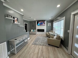 TV connectée, cheminée, jeux vidéo