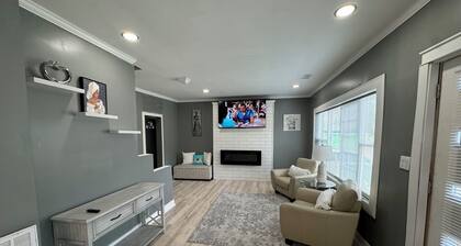 Spacious 4-bedroom house in marvelous Dolton with WiFi, AC