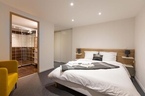 4 Schlafzimmer, Bügeleisen/Bügelbrett, WLAN, Bettwäsche