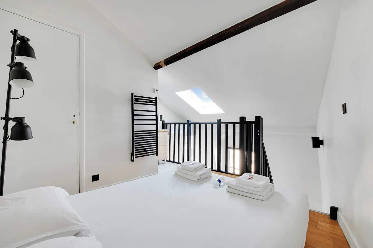 Apartamento conforto | Cortinas blackout, ferros/tábuas de passar roupa, Wi-Fi de cortesia