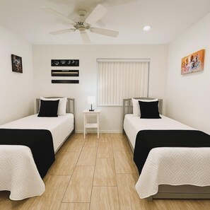 3 bedrooms, iron/ironing board, Internet, bed sheets