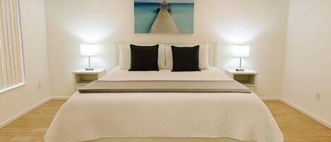 3 bedrooms, iron/ironing board, internet, bed sheets