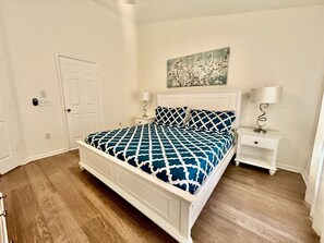 3 soverom, strykejern/-brett og sengetøy