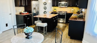 Charming 4-bedroom house with WiFi, AC in enchanting Douglassville.
