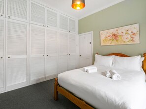 4 dormitorios, tabla de planchar con plancha, wifi gratis y ropa de cama
