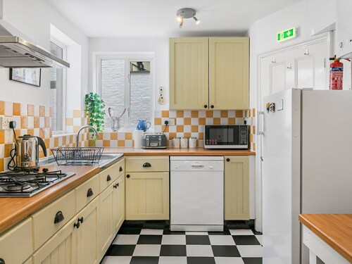 Pass the Keys | Elegant GetAway House in Vibrant Clapham Juction