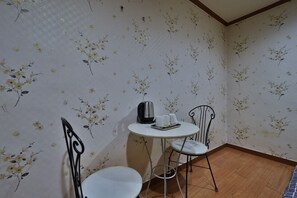 Dortoir partagé | Bureau, espace de travail pour ordinateurs portables