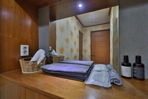 华丽双人房 | 办公桌、笔记本电脑工作区