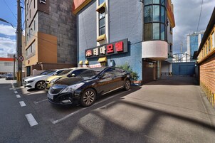 Free self parking