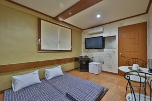 宿舍 | 办公桌、笔记本电脑工作区