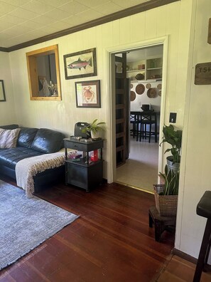 Smart TV, DVD player, books