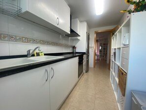 Fridge, microwave, oven, coffee/tea maker - Delfines III esc.3 1º Solo Familias (Xeraco Playa)