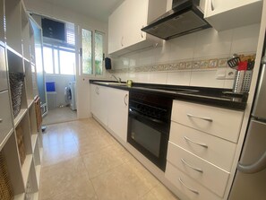 Frigorifero, microonde, forno, macchina per tè/caffè