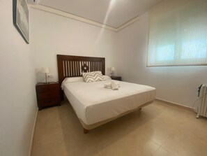 3 bedrooms, iron/ironing board, WiFi, bed sheets - Delfines III esc.3 1º Solo Familias (Xeraco Playa)