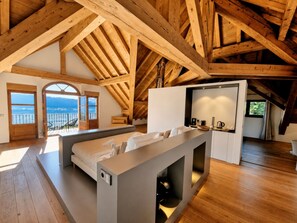 7 Schlafzimmer, Schreibtisch, Bügeleisen/Bügelbrett, Reisekinderbett