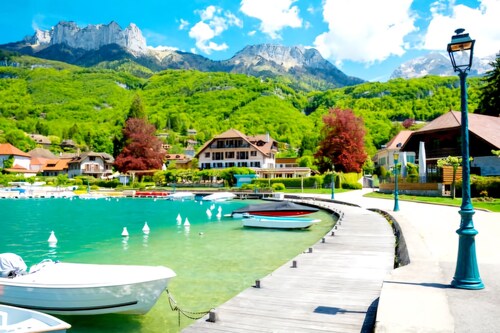 "Annecy Location Prestige: Villa Josephine – Stunning View of Lake Annecy"