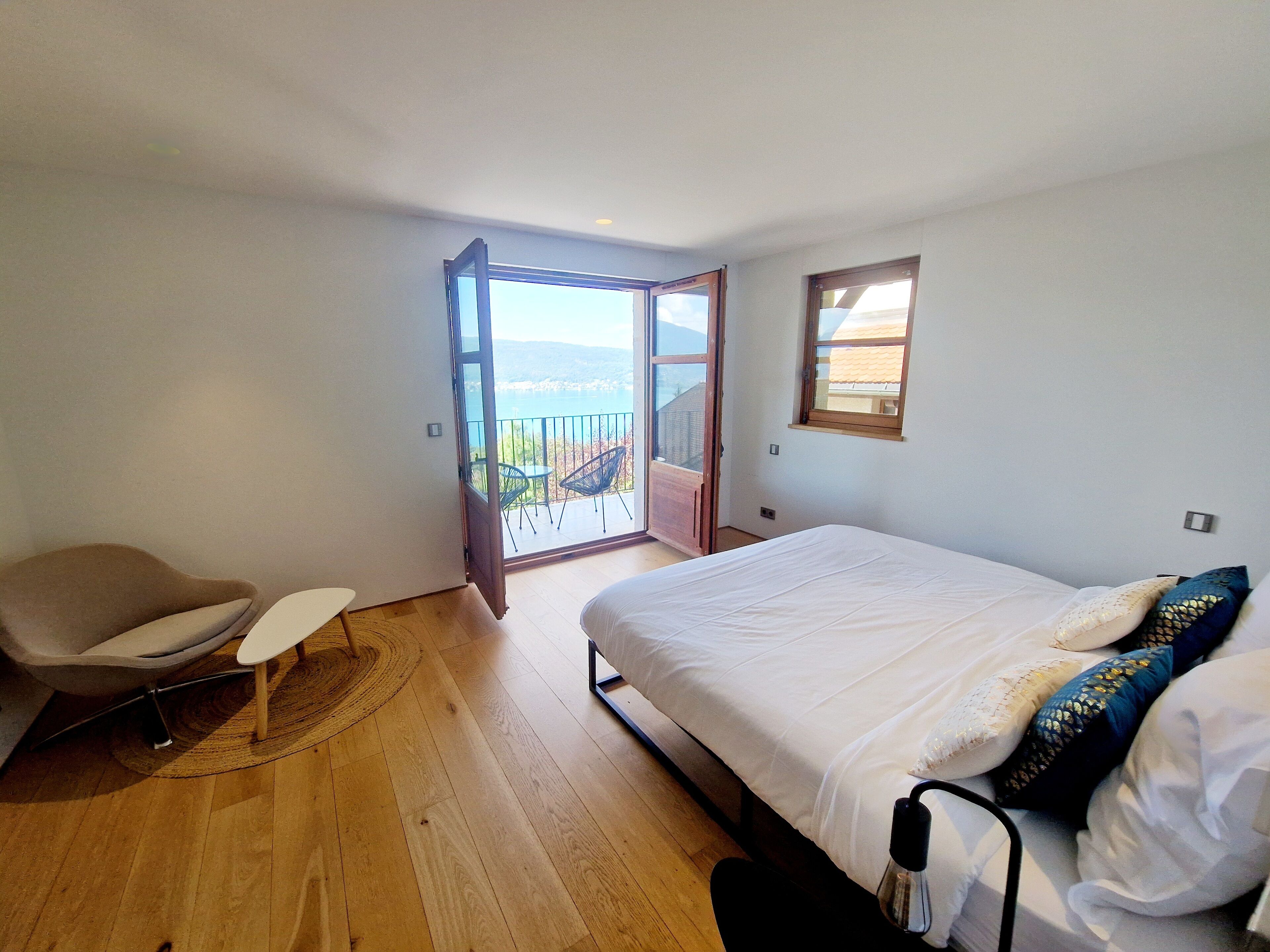 7 Schlafzimmer, Schreibtisch, Bügeleisen/Bügelbrett, Reisekinderbett