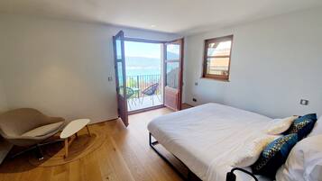 7 Schlafzimmer, Schreibtisch, Bügeleisen/Bügelbrett, Reisekinderbett