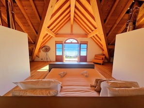 7 bedrooms, desk, iron/ironing board, travel crib